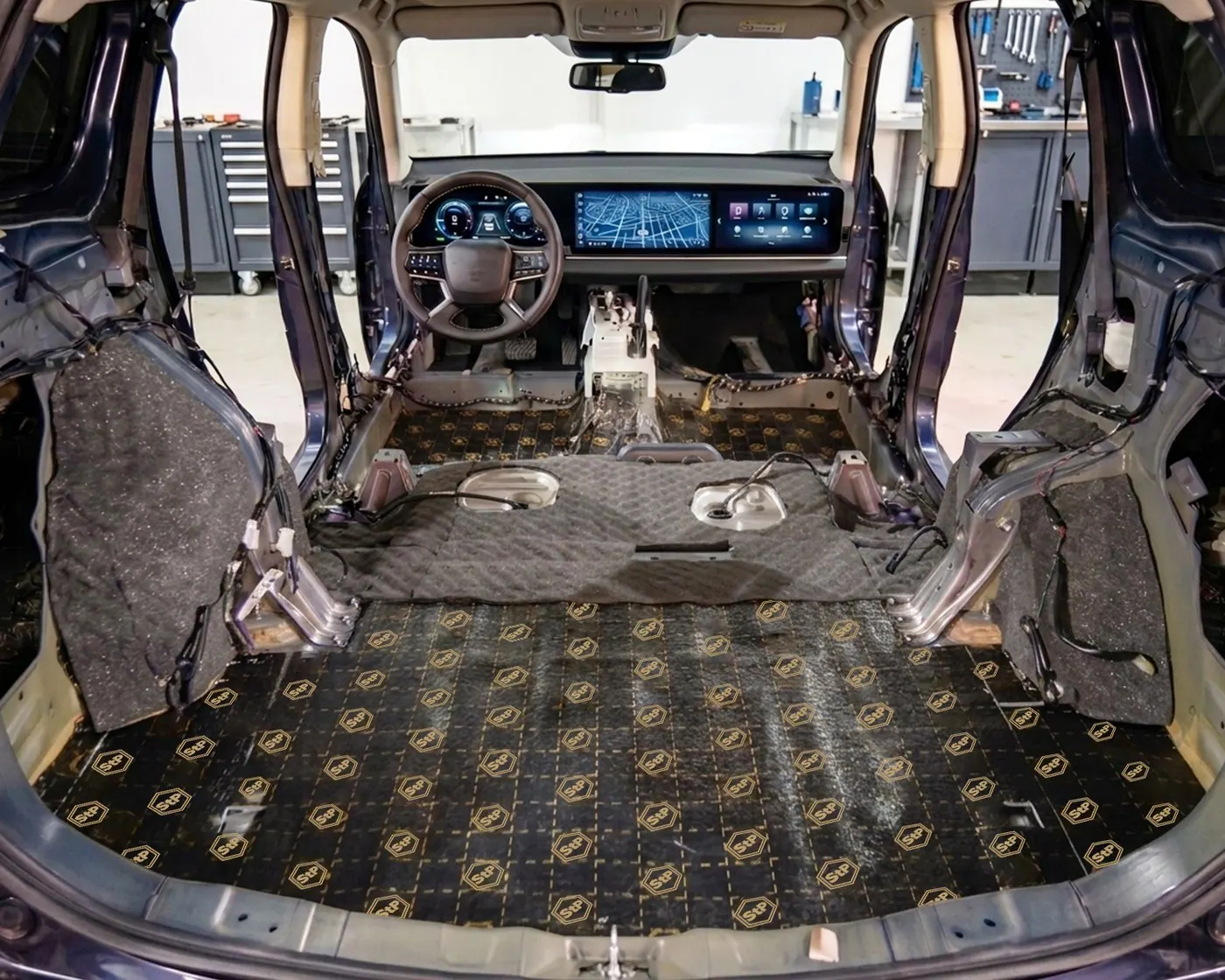 Trunk floor fully covered with StP material